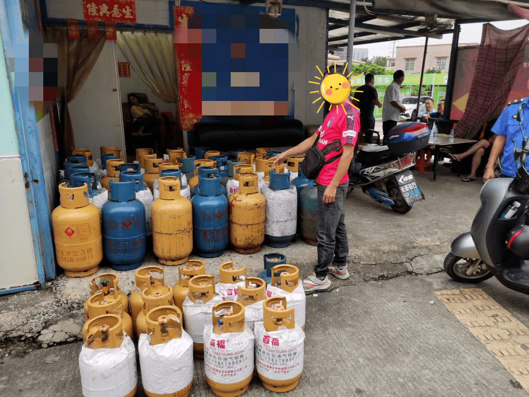 Diego00564152's tweet photo. We must punish oil hoarding and curb hoarders who exploit fuel shortages for profit to ensure stable supply for all. https://t.co/gLFQcNteGn