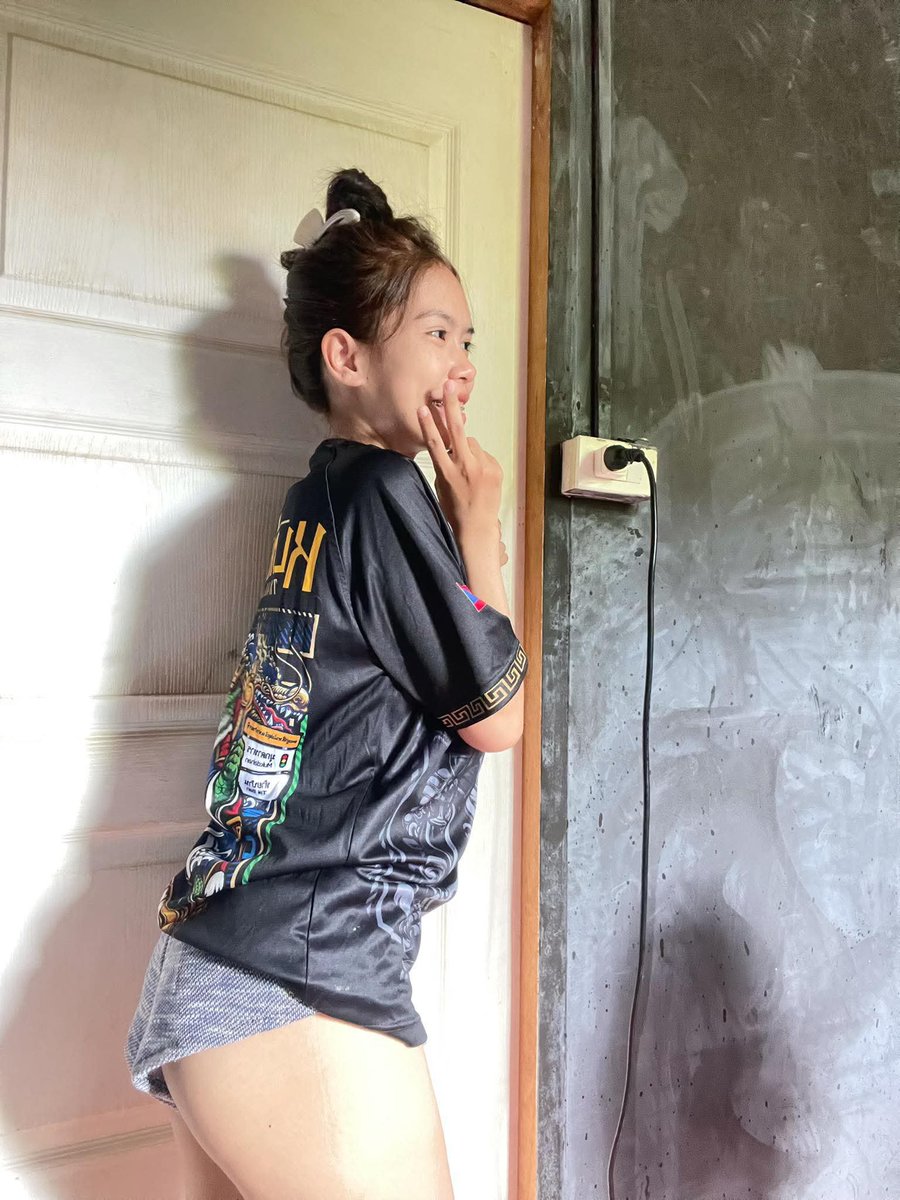 mmek774's tweet photo. ไม่มีตังค์ ยังไม่พอ  เสือกไม่มีแฟนอีก
#สาวลาวจากบ้านมาไกล https://t.co/ESB3TUqp1p