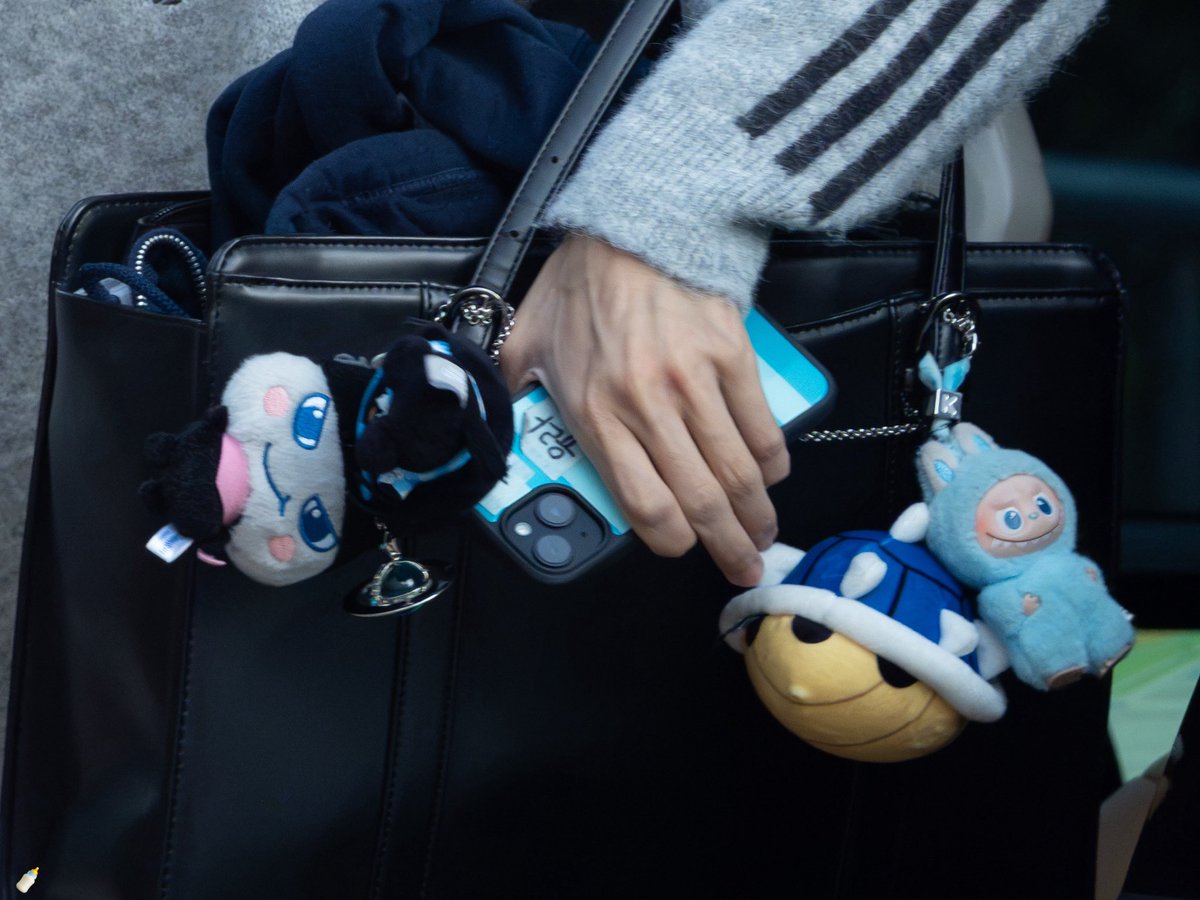 jjik0216's tweet photo. 261009 뮤직뱅크 출근

 #コイキーズ  #코이키즈 #安部結蘭 #아베유라 #KO1KEYZ https://t.co/0mOS66kFmO