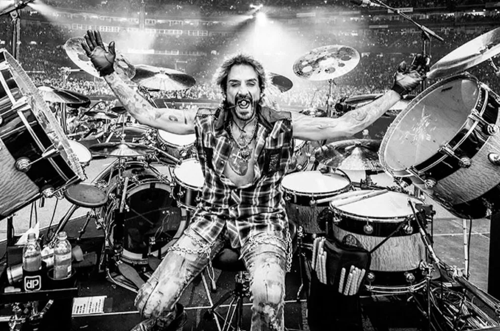 RuidoAnalogico's tweet photo. El batería de Journey, Deen Castronovo, sufrió una urgencia médica en el directo de anoche y tuvo que ser evacuado por los servicios médicos. Seguimos atentos a las actualizaciones al respecto de esto.
@JourneyOfficial #DeenCastronovo 🤞🏻 https://t.co/GC2wRPz1Qy