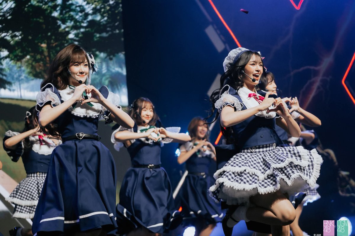 OTAStory's tweet photo. **เสริม** #BNK48 #CGM48

บอลลูน = แชทตัววิ่งส่งตอนไลฟ์
RS = Road Show เวียนตามห้าง
โทเค่น = เหรียญไว้โหวตกิจกรรมต่างๆ
MYO = Meeting You Online 
COW = Champ of the Week ปาของขวัญเพื่อให้เมมขึ้นหน้าปกแอป
จังเก้น= งานเป่ายิ้งฉุบ วัดดวงเซ็นเตอร์
RH = Request Hour โหวตจัดอันดับเพลง 48TH ที่ชอบ ต้นกำเนิด เพลง RUMOR เวอร์ไทย
Kami7  = อันดับ 1-7 งานเลือกตั้ง
ไม้พิณ = เรือหลวงปัจจุบัน
เฌอสิค = เรือหลวงปีลึก
โอชิเบะ = ยูนิตห้ามพลาดในเธียเตอร์
BIII = ร้องสวย เต้นเป๊ะ
NV = สนุก จอย เน้นฮา
Team C = Perf ดี ครบรส
Trainee Stage = นาน ๆ มาที
ออริสเตจ = บัวลอยเดอะเบส
แกรด = จบการศึกษา
องค์หญิง = คำต้องห้าม
พี่ชอบหนูคนเดียว = เตรียมตัวงอกโอชิ