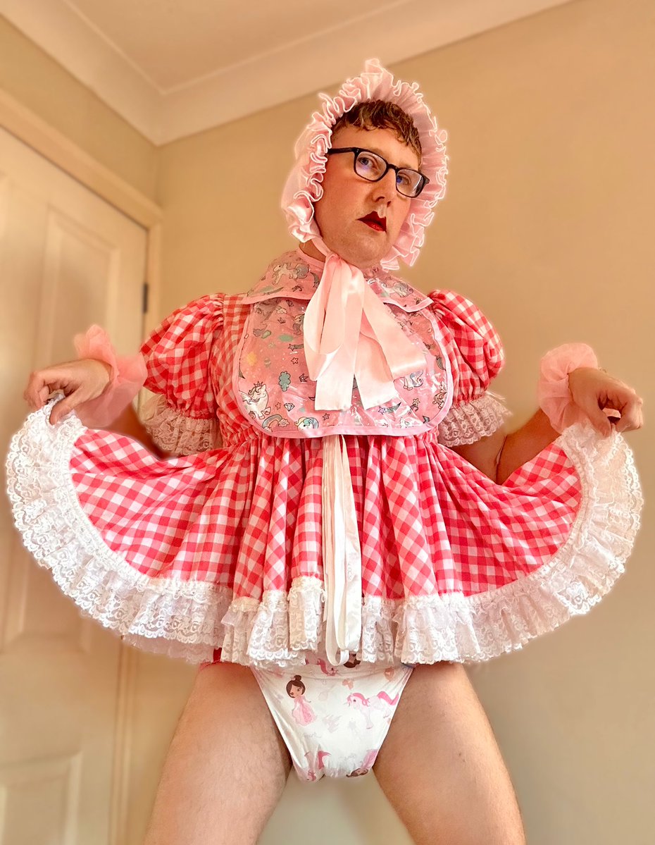 mooshsub's tweet photo. Do I make a good prissy sissy baby? 

The bonnet and bib are always humbling, and my pink diapers only seem to increase the levels of emasculation… 😬

* abdl - sissification - fetish - femdom * https://t.co/HMpod4XfJz