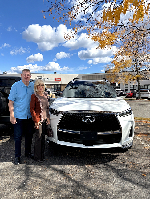 KellyAuto's tweet photo. Congratulations, Keith and Alice, on your brand-new 2027 INFINITI QX60 Autograph! Thank you so much for choosing Kelly INFINITI - we wish you many happy miles ahead! https://t.co/KnoIEI8gT8