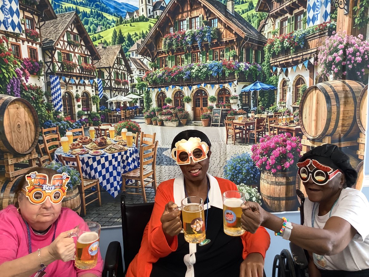 ahhamiltonpark's tweet photo. Residents gathered with camaraderie, laughter, and good cheer to celebrate Oktoberfest—sharing fun, smiles, and wonderful memories together at Hamilton Park! https://t.co/3BYggPRAPI