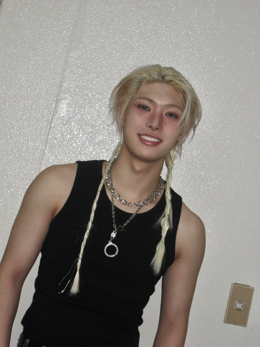 9c2qgh's tweet photo. 이 머리 내 최애머린데 한번만더해줘🫴 https://t.co/VPYZDGVJzv