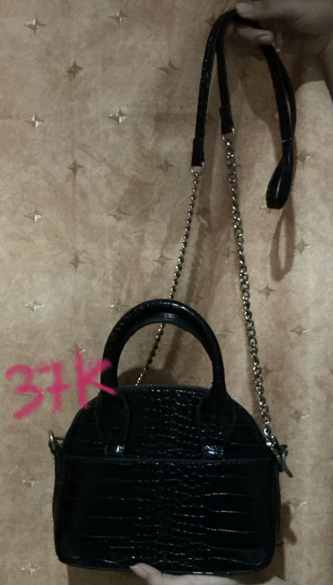 eiloudie's tweet photo. sling bag, tote bag murcee https://t.co/wO31U1pqxT