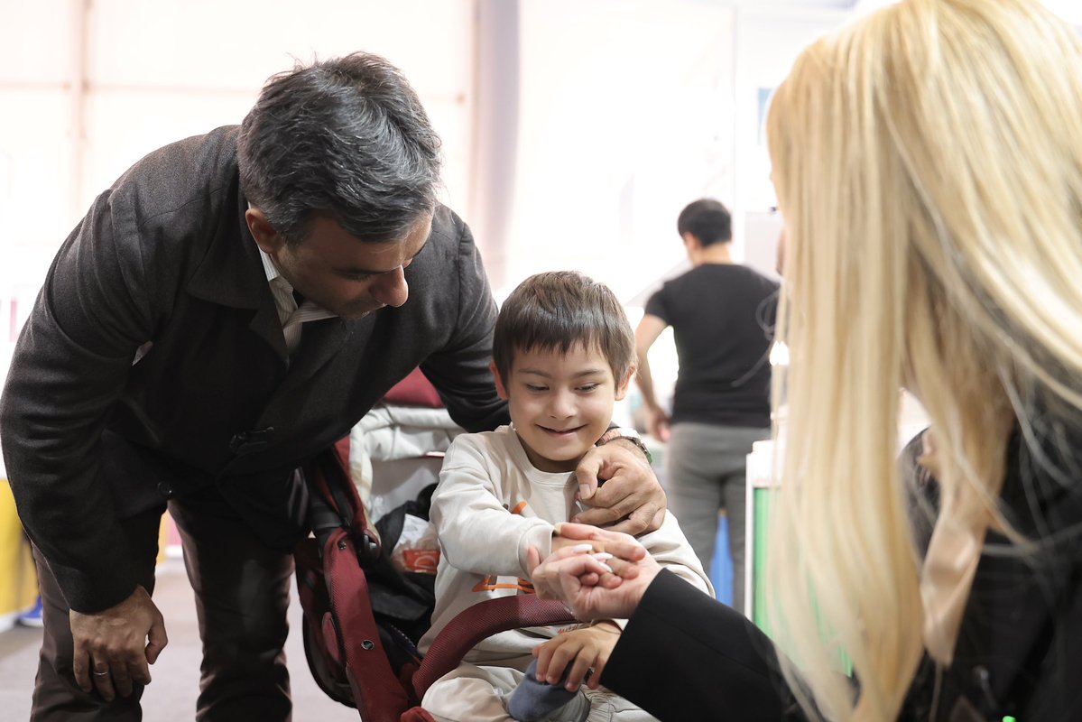 yasinyildizbb's tweet photo. Gazeteci-Yazar Cansu Canan Özgen hanımefendiyi BKF’26’da ağırlamaktan mutluluk duyduk.
İyi bir kitapsever olan Cansu hanım, her zamanki gibi fuarımıza ve etkinlik alanlarımıza oldukça ilgiliydi.
Kendisine ziyaretleri için teşekkür ediyorum.
#BKF26
@cansucananozgen https://t.co/noAopvkx3U