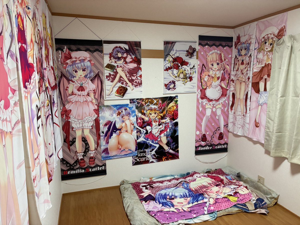 ThyLaKo373's tweet photo. レミフラ痛部屋(仮)
2,3人で持ち寄ってとりあえずの形にはなったかな…

あとはカーテンと天井か… https://t.co/x99FdeSLZn