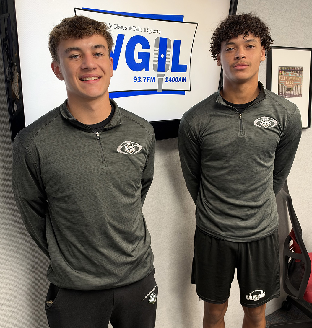 WGILSports's tweet photo. Record-setting @GalesburgFball juniors Grady Hickey and Antwon Walker joined us before tonight’s game at Rock Island. The Streaks are averaging more than 41 points a game. Kickoff is 7 p.m. on WGIL. ⚡️
https://t.co/vsRQBf5tDX
#Galesburg #IHSAfootball #WB6 #StreaksNation https://t.co/PPLNdqwye3