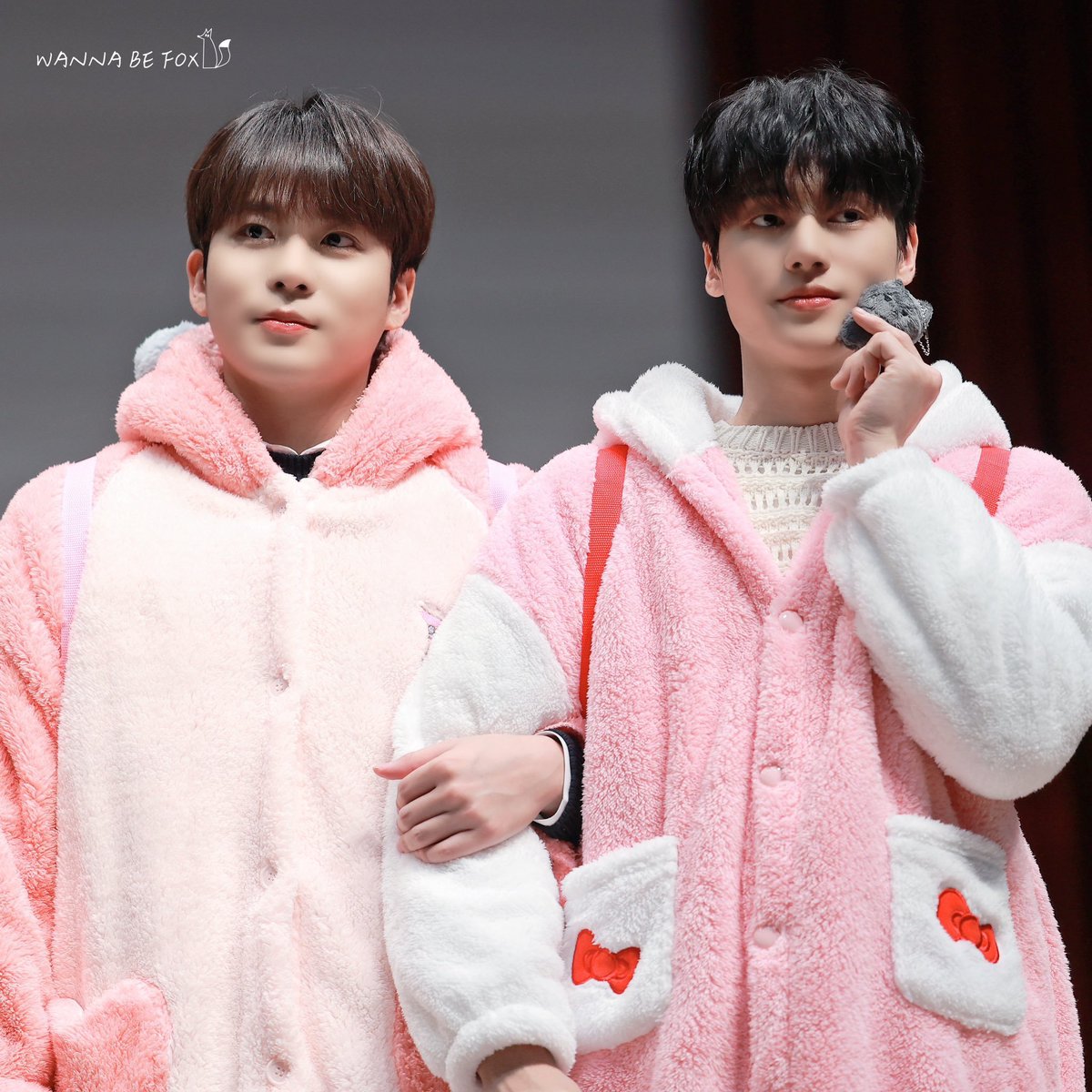 9c2qgh's tweet photo. 우쫑 투샷 더줘 너네 가뭄이야 알아? https://t.co/sik0uBazsj