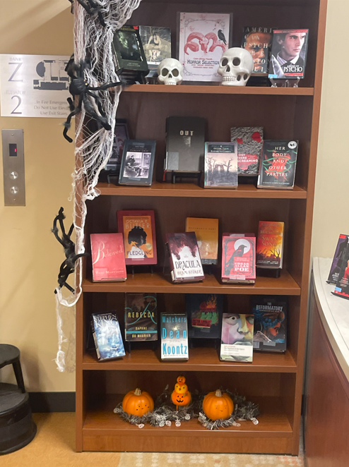 FordhamLibrary's tweet photo. From spooky reads and classic horror to creepy movies and a few skeletons for good measure, our Halloween displays have everything you need to get into the spirit. Stop by Quinn Library, check out a scary good book or movie, and see what’s lurking on the shelves! 🕷️🦇 https://t.co/raffMWWZZM