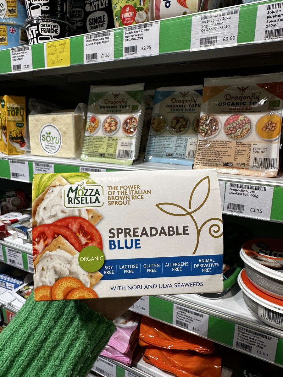 realfoods_uk's tweet photo. Happy Mouldy Blue Cheese Day 🧀💙
Whether you love a strong blue or prefer something a little milder, we’ve got plenty to try at Real Foods 👀
🧀 Honestly Tasty Blue
🧀 Mozzarisella Spreadable Blue
🧀 Kinda Dairy Free Blue
Which one would you try? 💙
#RealFoods #BlueCheese https://t.co/t8sB0joASF