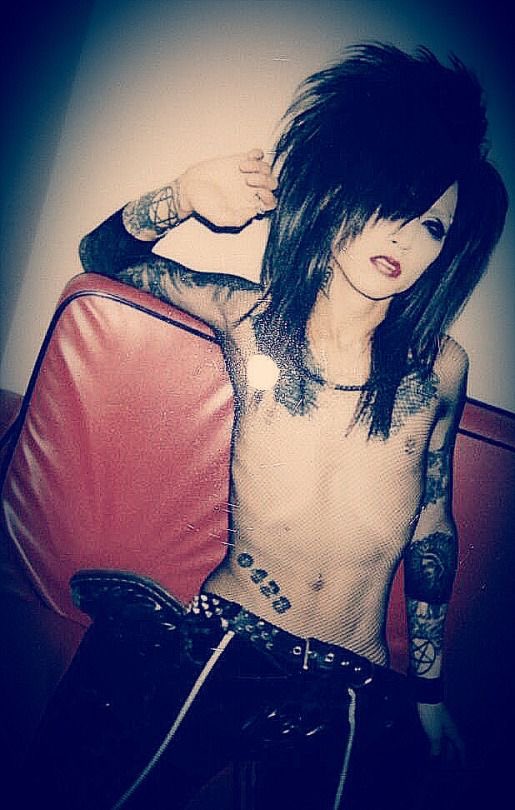 n4n4yami's tweet photo. bandmens are such good #thinspo, perfect hair perfect makeup perfect music and perfect body https://t.co/v69jBMUlA2
