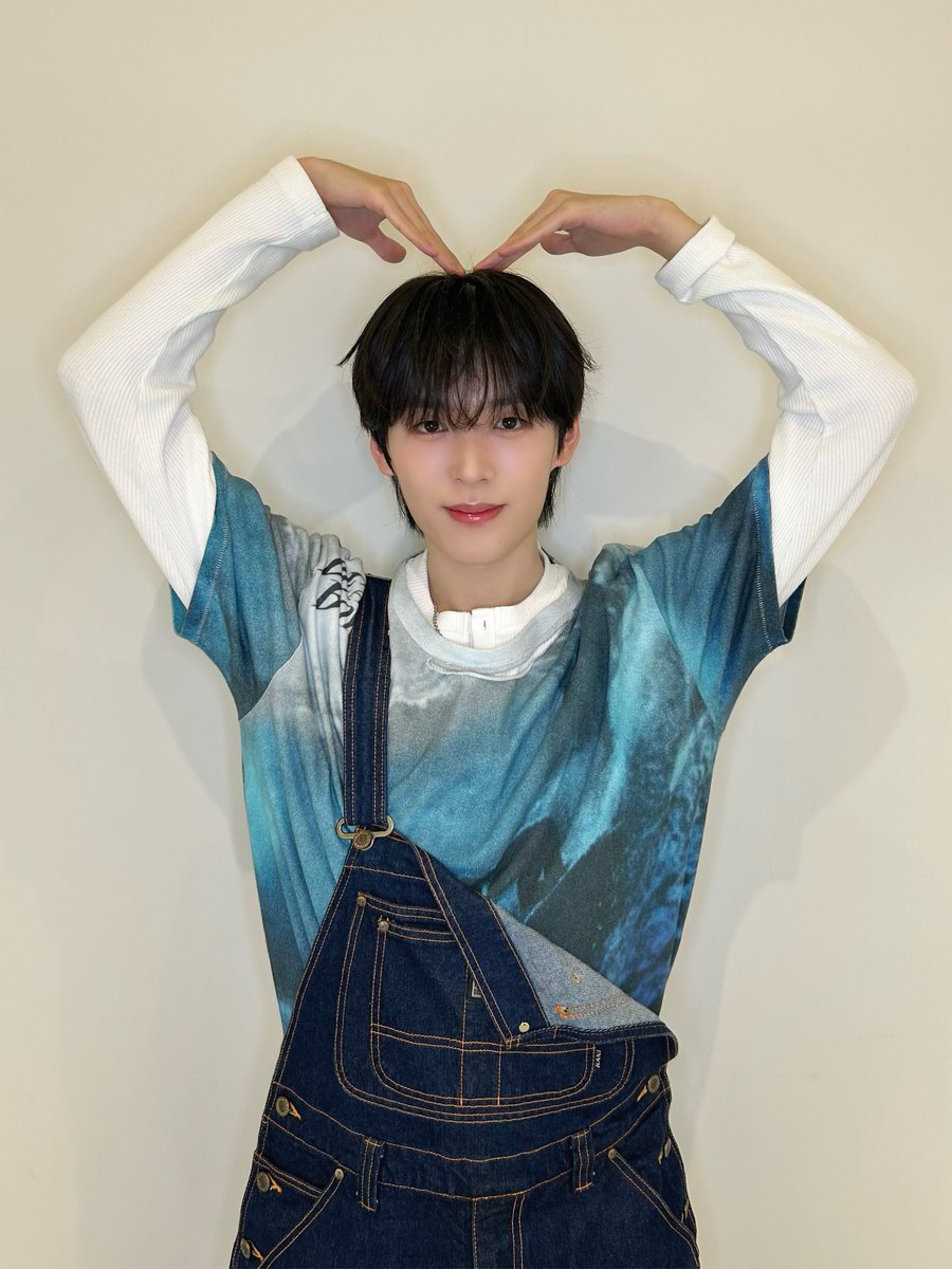KO1KEYZofficial's tweet photo. [📸] 261009

日本テレビ「#バズリズム02」
ありがとうございました🤟

🥔 #SHINHAENG
Detail ➡︎https://t.co/RXwlyT69D6

'KO1KEYZ' MV
🔗https://t.co/81V0MM1Txc
Apple Music
🔗https://t.co/PaI0ohkhSW
Spotify
🔗https://t.co/lrHDHj97ii

@BUZZRHYTHM_NTV
#バズリズム
#コイキーズ #코이키즈 https://t.co/JNIkGTxShf