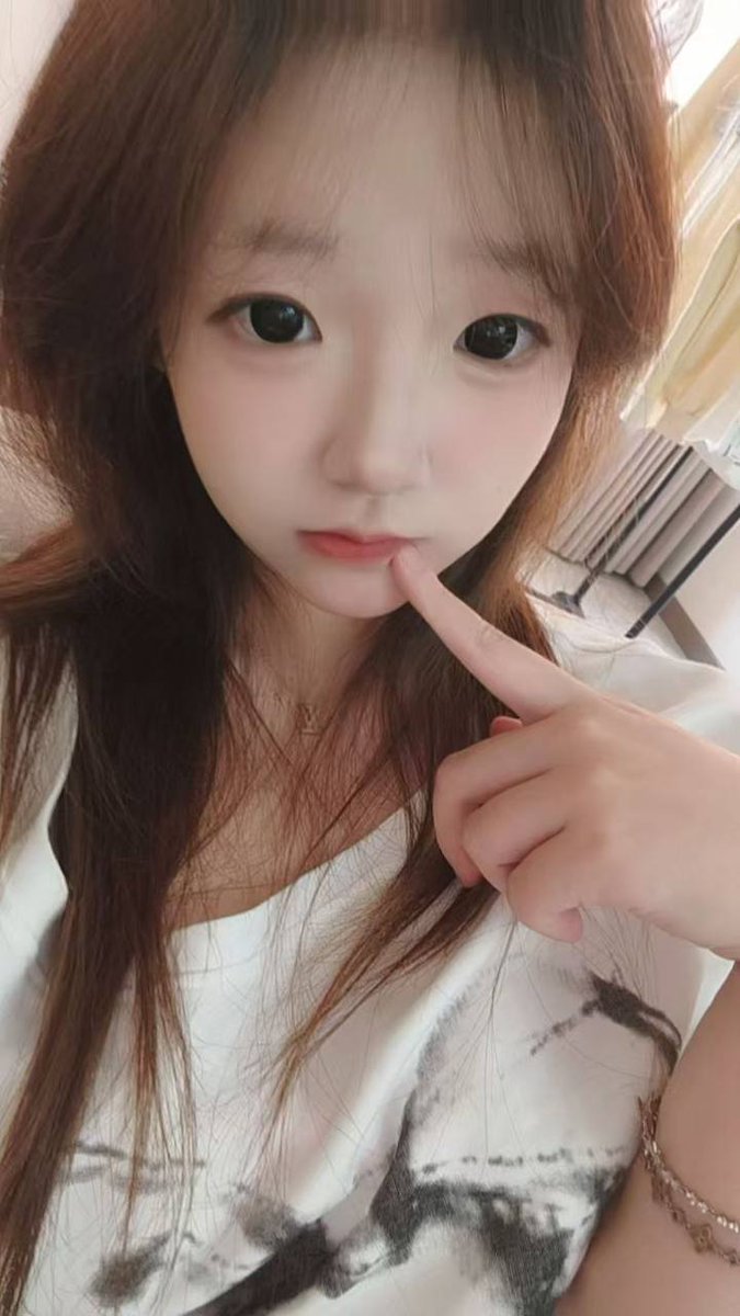 SitijMalviya's tweet photo. 今晚有人在吗 加个V https://t.co/5c4TJWsnWk