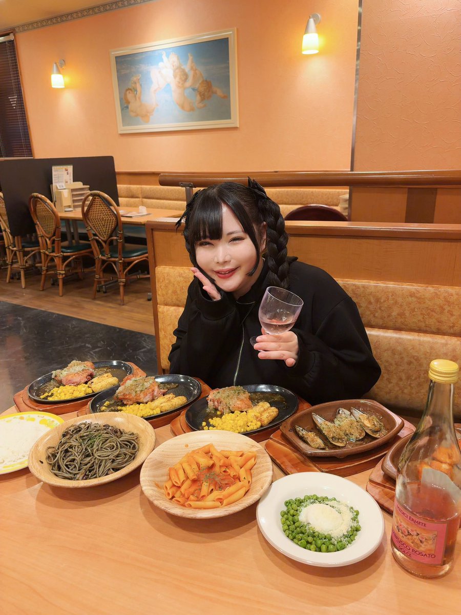 shion0_25mg's tweet photo. 小僧、お姉さんがサイゼリヤの楽しみ方を教えてあげるわ。 https://t.co/bsuCRd2cuR