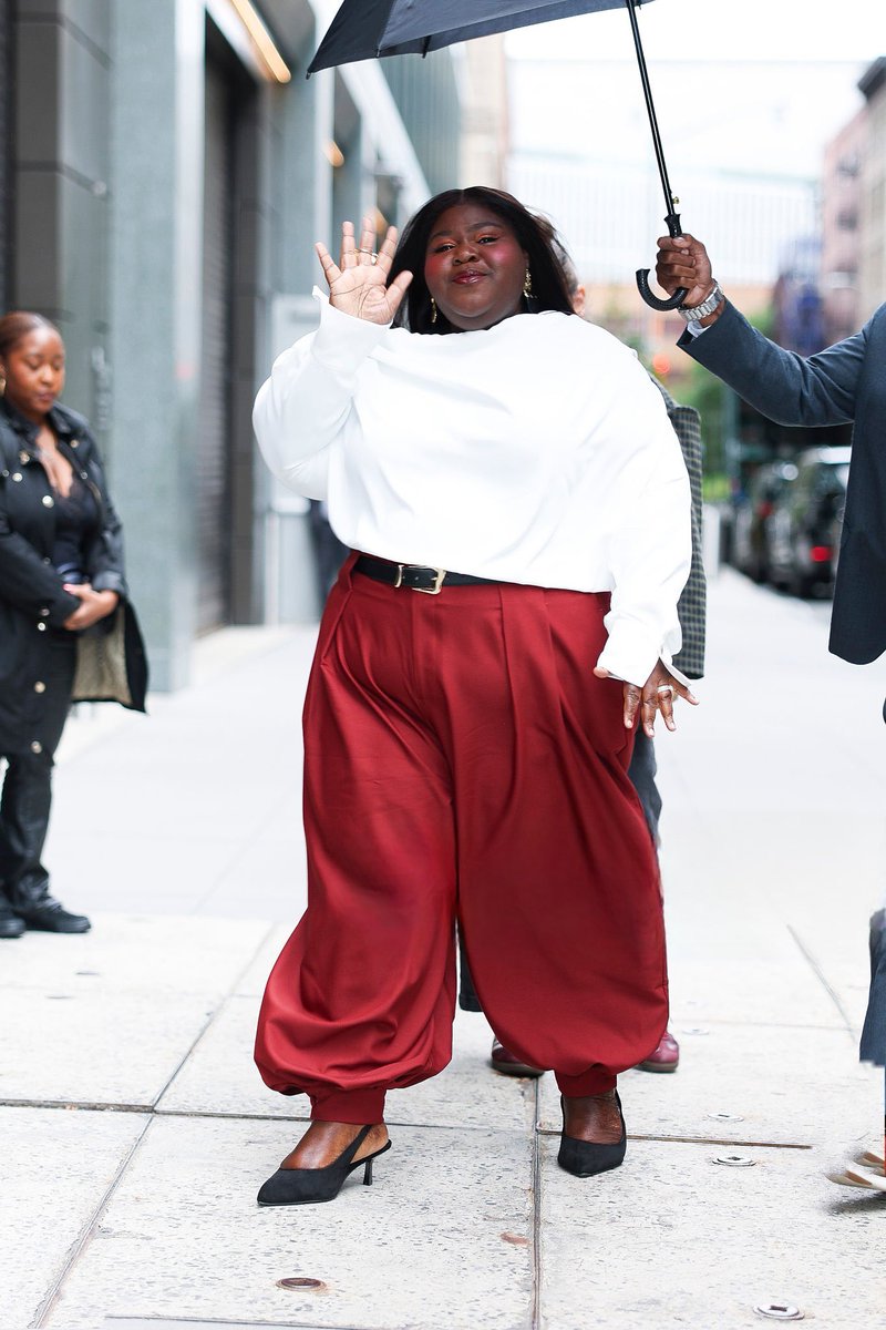 hionfashion's tweet photo. Gabby Sidibe doesn’t miss while doing press for “American Horror Story: 13” in New York

Styled by Kelly Augustine https://t.co/Dle0qFpGd3