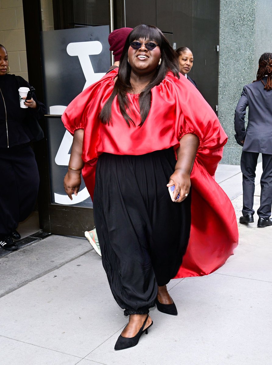hionfashion's tweet photo. Gabby Sidibe doesn’t miss while doing press for “American Horror Story: 13” in New York

Styled by Kelly Augustine https://t.co/Dle0qFpGd3