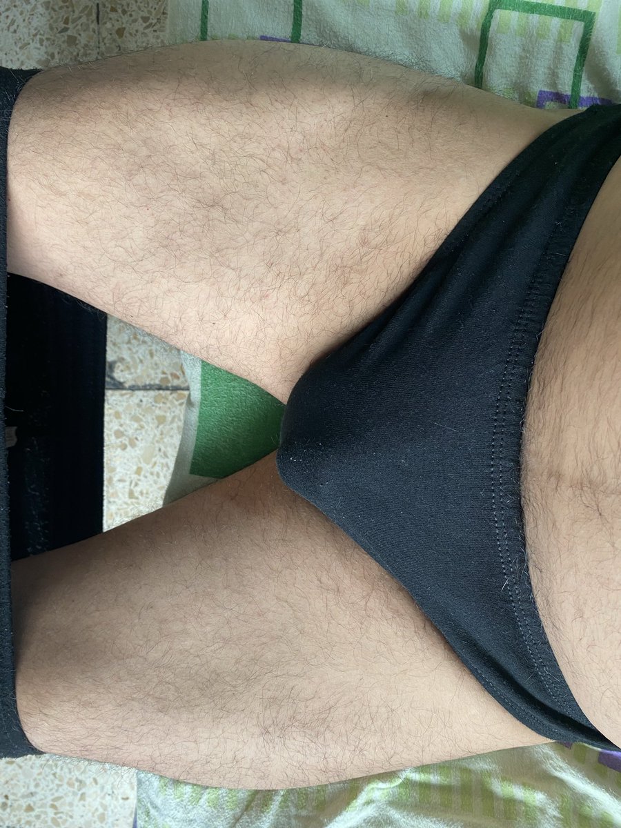 cafecheco's tweet photo. Después de entrenar y antes de bañarme.  La hueles o la lames? https://t.co/26swWaT11B
