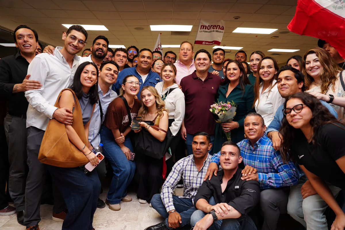 CelidaLopezc's tweet photo. ¡Qué alegría estar de vuelta en mi querido Hermosillo! 📷
Gracias de corazón por este recibimiento tan bonito y, sobre todo, a todos los ciudadanos que me brindaron su confianza, su apoyo y su cariño durante este proceso.
Su confianza me compromete todavía más a darlo todo por nuestra ciudad y por la Cuarta Transformación.
¡Seguimos firmes y unidos