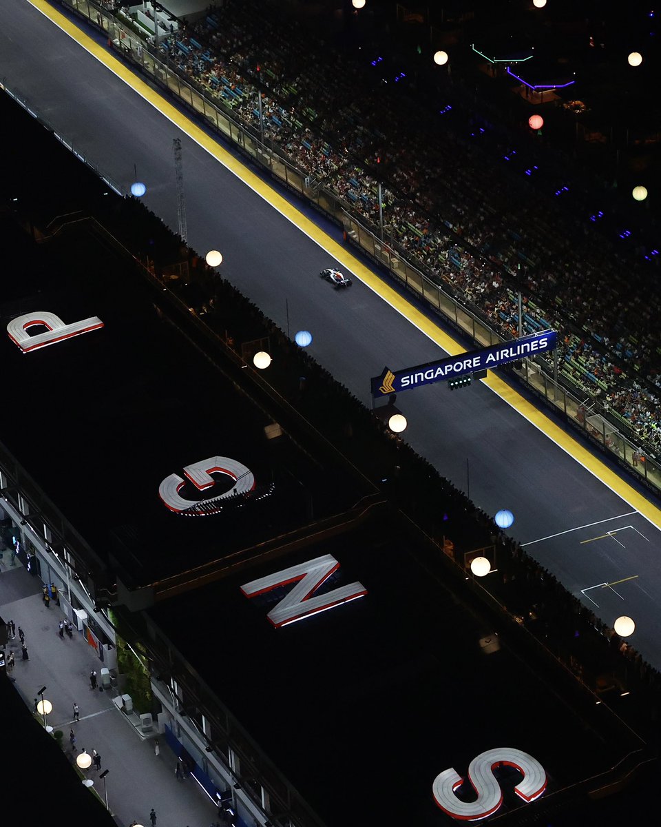 visacashapprb's tweet photo. Sinagpore providing scenes for days ✨

#F1 #VCARB #SingaporeGP https://t.co/oie5TfWvq1
