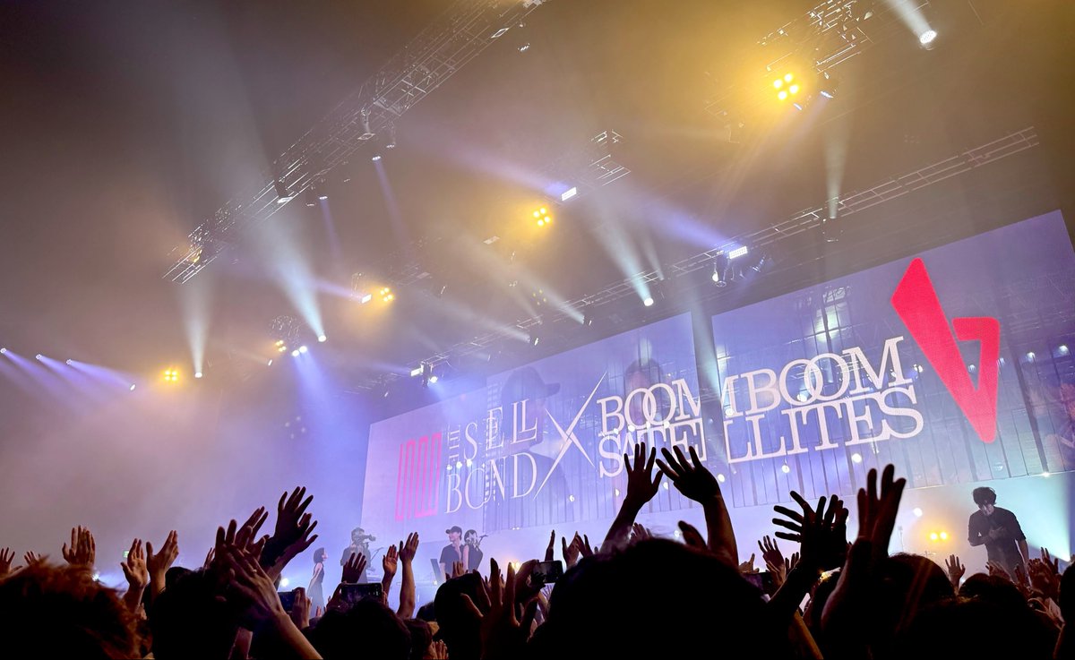 Noel_studio64's tweet photo. 耳の中でまだ鳴っている…余韻😌

凄まじく現場感のメモリアルLIVEだった✨スペルバ×ブンブンのロゴがバーンとステージに出るの最強にヤバいカッコいい😎ダンスフロアの振動、心臓に響く重低音、バチバチの照明…どれも胸熱🔥
2時間歌い尽くしてくれた小林くんありがとう、中野さんのMC感動しました😭 https://t.co/pAa4ty9Flp