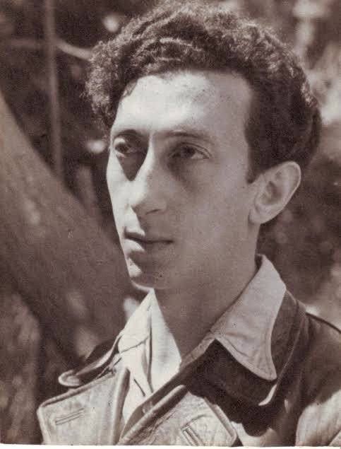 ASantaCatolica's tweet photo. Este é Abba Kovner, o militante judeu ✡️ que planeou matar 6 milhões de civis alemães após a Segunda Guerra Mundial, através do envenenamento dos sistemas de abastecimento de água.

O plano teria sido preparado com a colaboração de elementos da liderança judaica da Palestina sob Mandato Britânico.

Em Israel, várias ruas foram baptizadas em sua homenagem.

Por Isabel Ribeiro

https://t.co/TfTtCue9jc