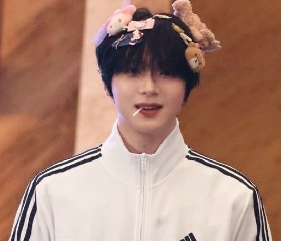 lxvhc_'s tweet photo. ￼🧸🌷 #해찬 #haechan https://t.co/7FdMAdvCVL