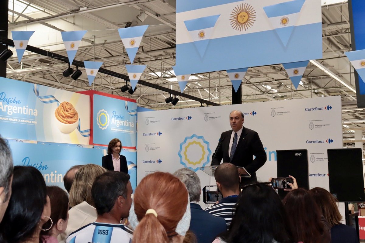 ARGenesp's tweet photo. 🇦🇷❤️🇪🇸 Inauguramos junto a la CEO de Carrefour España la Semana Argentina.

🛒 Más de 150 productos argentinos, 60 de ellos novedades, con promociones hasta el 19 de octubre. ¡Pasión Argentina!  🇦🇷🤝🇪🇸

@CarrefourES
@Cancilleria_Ar https://t.co/h6G9xmzRYC