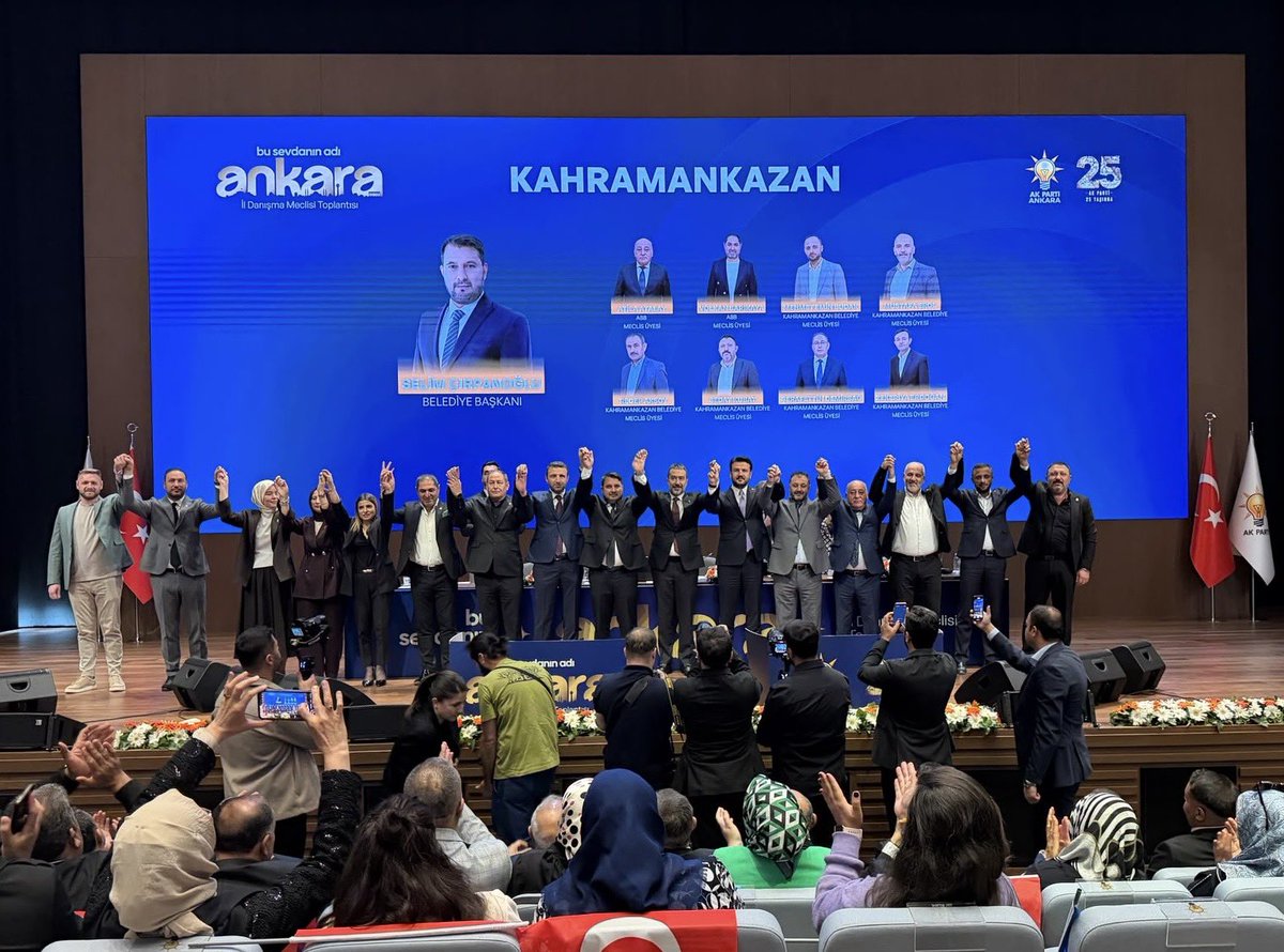 kurtcancelebi's tweet photo. Ankara İl Danışma Meclisi Toplantımızda, bu büyük davanın yükünü omuzlayan, emeğini esirgemeyen kıymetli yol arkadaşlarımızla bir araya geldik.

Bizim gücümüz yalnızca aynı hedefe yürümekten değil, birbirimize duyduğumuz güvenden, zor günde de güzel günde de aynı safta durabilmekten geliyor.

Bu teşkilatın mayasında samimiyet, temelinde vefa, her adımında alın teri var.