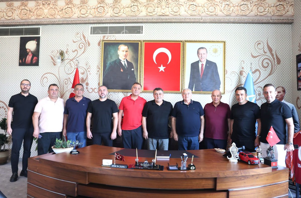 DavutCetin's tweet photo. Aksu Belediye Başkanımız İsa Yıldırım’ı ziyaret ederek ilçemizin ekonomik gelişimi, üretim potansiyeli, ticaret hayatı ve istihdamına yönelik projelerimizi konuştuk.

#Antalya’mızın her ilçesinin potansiyelini harekete geçirecek, yerel yönetimlerimizle iş birliğini güçlendirecek ve kentimize değer katacak çalışmalarımızla birlikte sahip çıkmaya devam edeceğiz.

Nazik ev sahipliği ve samimi sohbeti için Başkanımız İsa Yıldırım’a teşekkür ediyorum.
