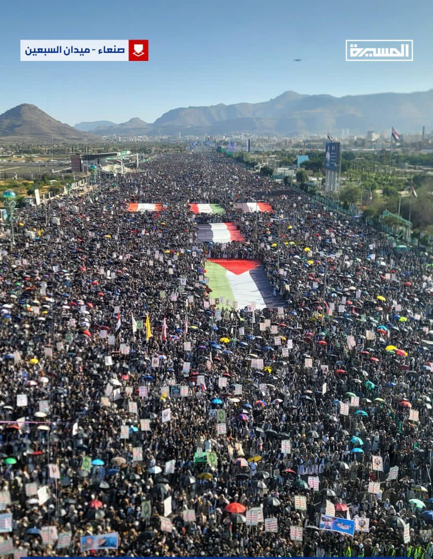 almarsad_ye's tweet photo. مشهد يزل عروش الطغاة
هذا ليس مجرد حشد .. هذا طوفان بشري في ميدان السبعين - صنعاء

مليونية (ثباتا مع فلسطين واستنفارا في مواجهة عدوان وحصار وبهتان العدو السعودي)

رسالة للعالم كله: اليمن مع فلسطين حتى آخر نفس ولن تكسرنا مؤامرات آل سعود

#ميدان_السبعين #صنعاء #اليمن https://t.co/zue7dDPtnp