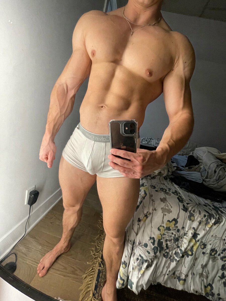 FIND0MGOD's tweet photo. Whoโs your daddy? https://t.co/dgEDgNG8to