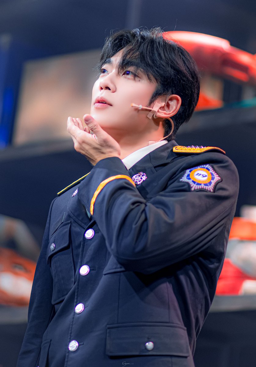 Gyun_D's tweet photo. 20261007 밤 뮤지컬 사칠 타티네쇼 포토타임

안정원 #김찬종 배우님 https://t.co/7xropV79tw