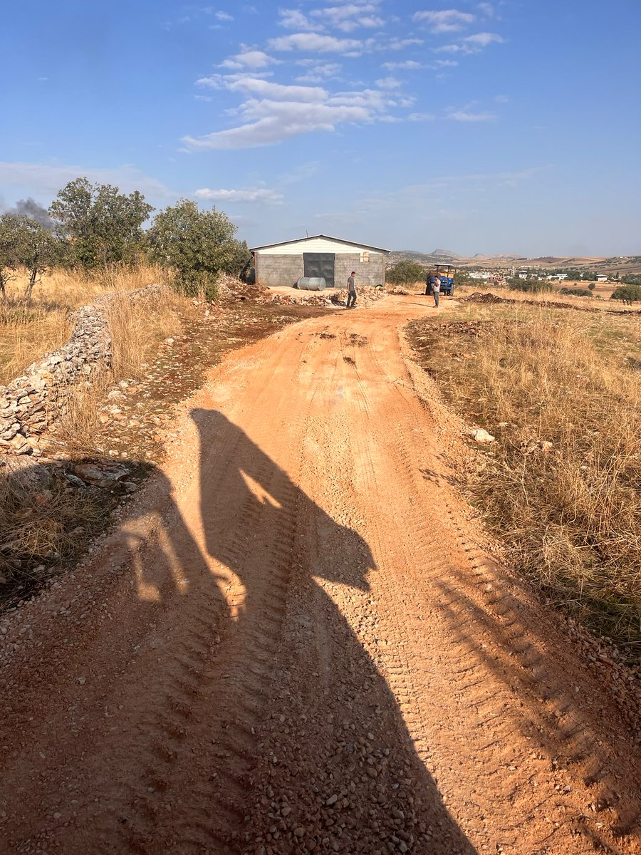 kocakoybel's tweet photo. 📌Em li gorî hewcedariyan li deverên cuda yên navçeya xwe, xebatên danîna materyalên binzemînê didomînin. Bi pêşanîdayîna mafê veguhestina ewle û rehet a gelê xwe, em bi nêzîkatiyek xizmetguzariya wekhev û gihîştî li her taxê xebata xwe didomînin. https://t.co/CZ8bbWw2AZ