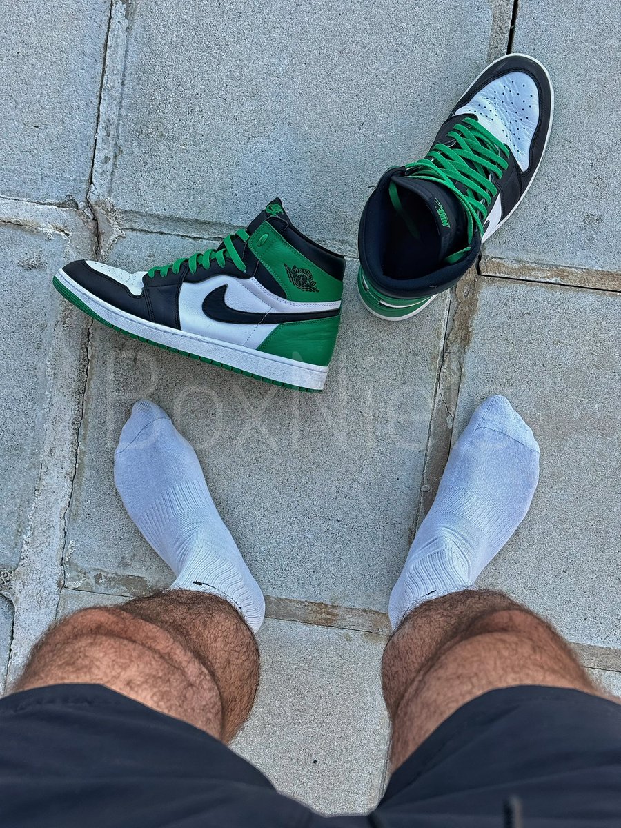 MasterBoxNiels's tweet photo. Sneakers on or off? 😏 https://t.co/YKMNwW30vm