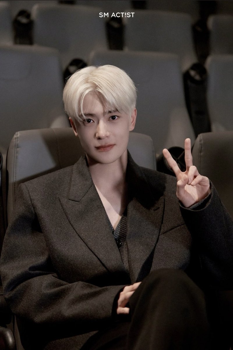 zqucsx's tweet photo. 정배우님 얼굴 말이 안됨....
내가 탈색모 재현을 좋아하는 이유: https://t.co/qk5XyU2YGL