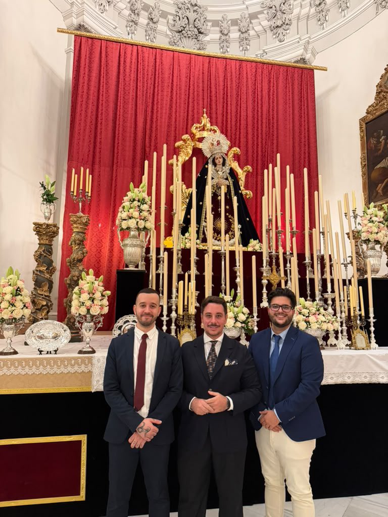 HdadHumildad's tweet photo. 🔹 #ACTUALIDAD |

En la tarde de ayer, nuestro Teniente Hermano Mayor, D. Adrián Romero, acompañó a nuestros queridos hermanos de @ntrasradelsol en el primer día del Solemne Triduo en honor a Nuestra Señora del Sol.

Nos encomendamos a la Santísima Virgen del Sol para que nos guíe siempre hacia su Hijo bajo su maternal protección 🤍

@Pvictoriamalaga 

#CofradíasMLG