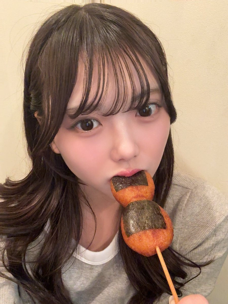 j_kiss_riara's tweet photo. あげもちってなんでこんなに美味しいん？ https://t.co/A9AWb0cIFA