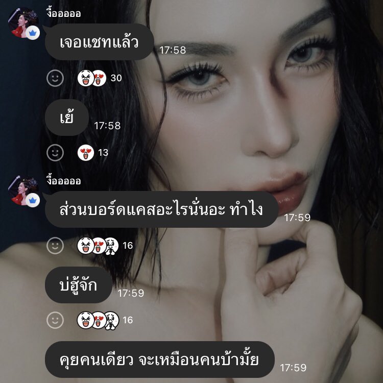 ivsyuu's tweet photo. หาอพชไม่เจอ พอเจอก็มาคุยใหญ่เลย ฟคเสนอให้เปิดบรอดแคสต์ โมทำไม่เป็นแต่ก็หายไปงมมาจนได้ พอเปิดได้แล้วส่งสนั่น ฟคสอนส่องเม้นชีก็มาส่องจริงๆ บอกรักที่ไม่มีคำว่ารักนี่นา คนที่เห็นคุณค่าความรักแฟนคลับเป็นแบบนี้สินะ 🥹 https://t.co/IYtnadcPq1