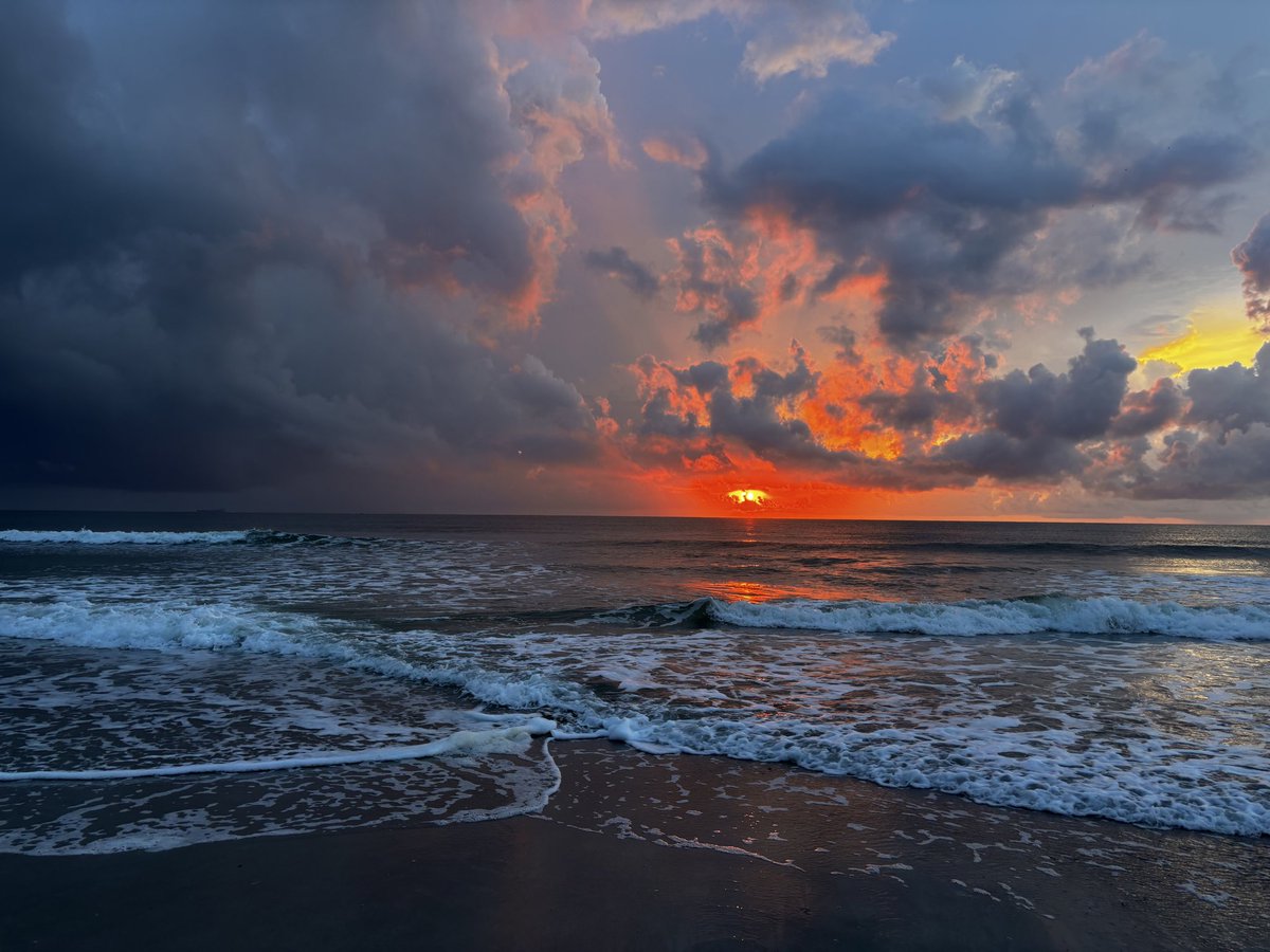 valkerie777's tweet photo. Good morning from #Florida #sunrise #beach https://t.co/MJPB0FTZkQ
