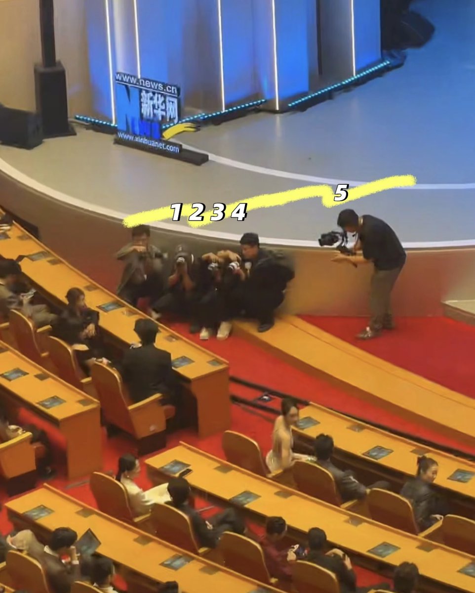 itsheyyiran's tweet photo. okay, cameramen, let’s see the photos all FIVE of you took of Yiran 😭📸 We’re waiting 🤣🤣 https://t.co/NdBVThhM8T