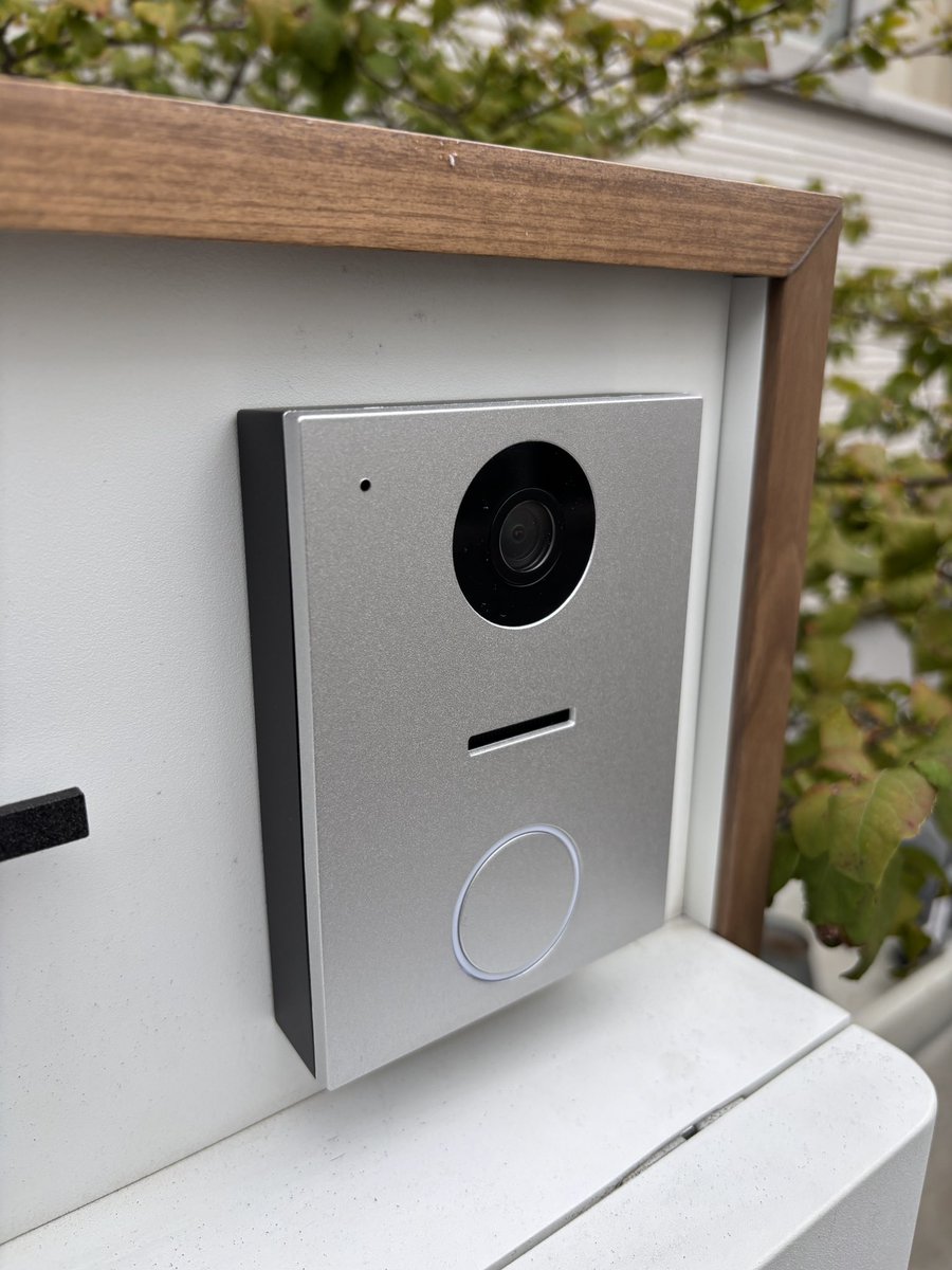 ohtadesu's tweet photo. ナスタのインターホン2を導入してみたけどイマイチだわw

IoT対応で防犯カメラにもなるのは良いんだけど、室外機？の音量が最大でも小さい点と、スマホアプリの通知を完全オフにできない点が非常に残念。

#Nasta https://t.co/UVC8Yc6Beg