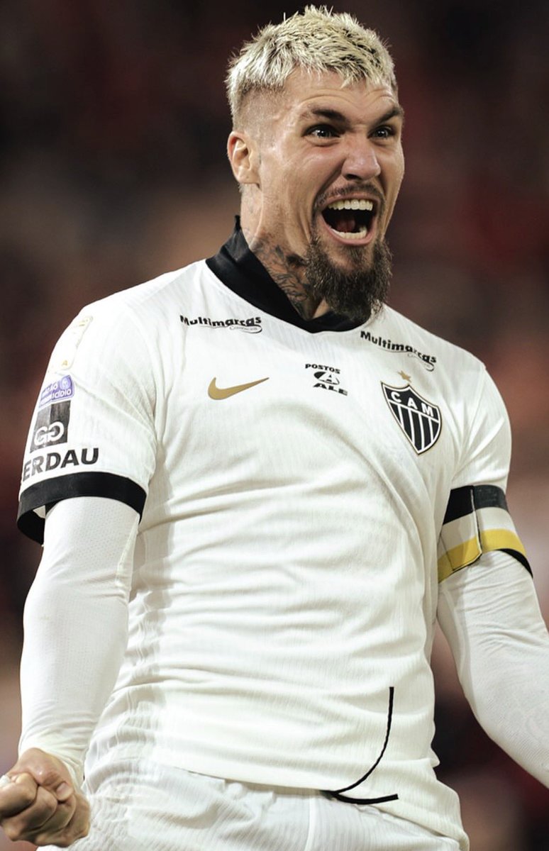luizramosh's tweet photo. se o Galo coloca essa camisa sem patrocínio nas lojas, vende que nem água https://t.co/bmA8C2Q1Sp