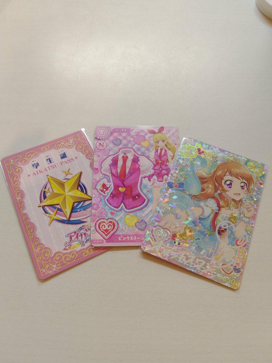 shark0_0615's tweet photo. 昨日カードが増えて、スリーブに困ってたから、ぴったりの買ってみた
ほんとにぴったりでいいねこれ
いい買い物した https://t.co/lNYQzwIa11