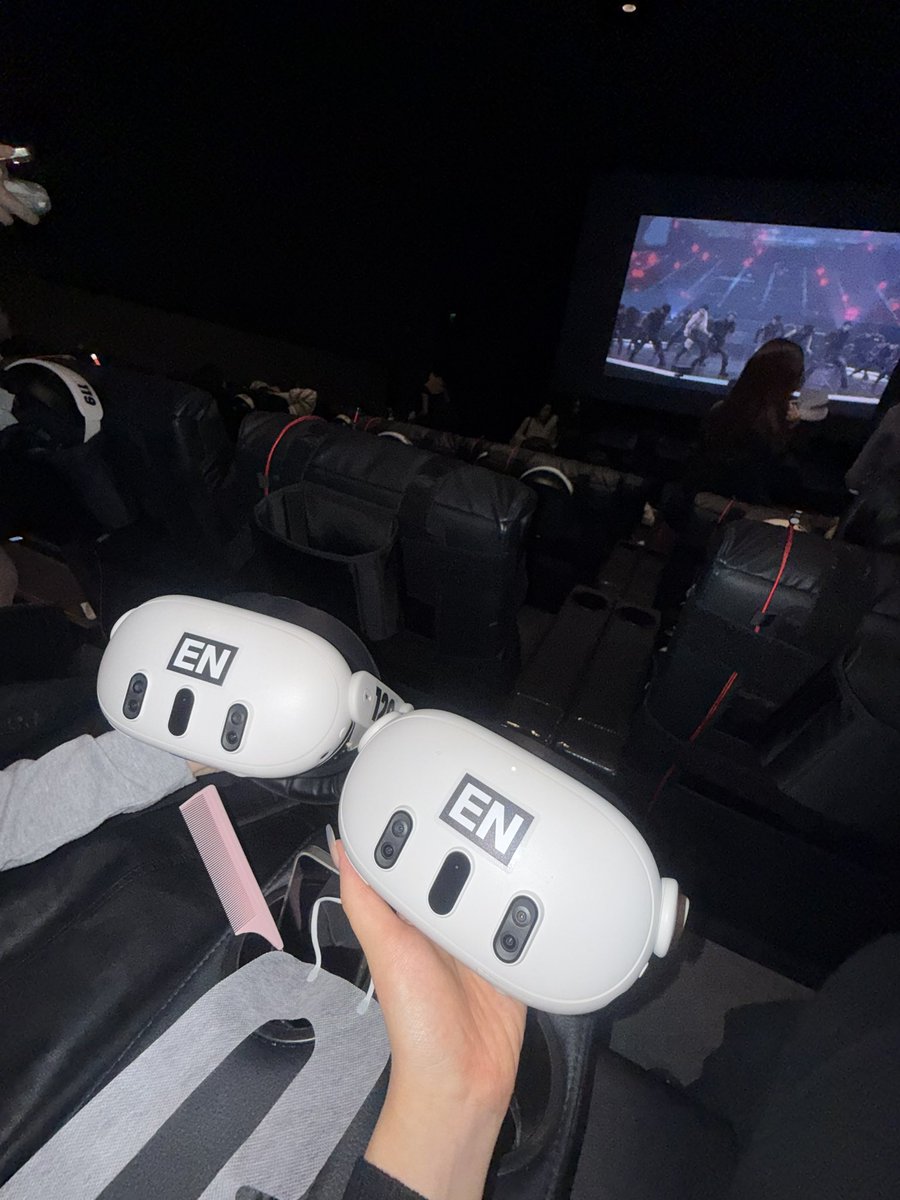 iu7mo8's tweet photo. 중간에이상한포카있음 https://t.co/HO0aHibd4T