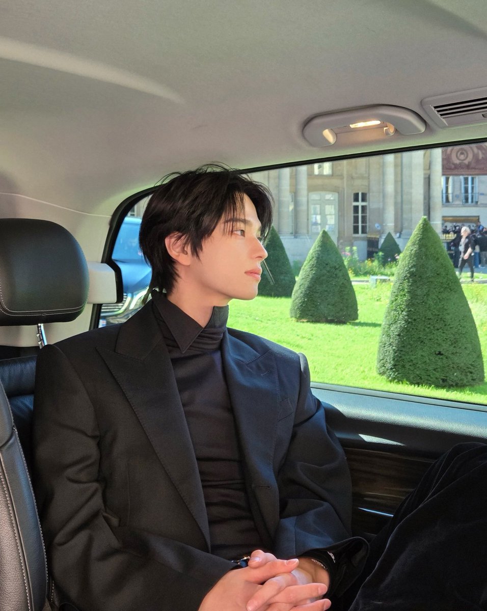 SHINYUstide's tweet photo. Okay abang mau foto ganteng gw yang lain 😳 https://t.co/2P2bhgIpLs