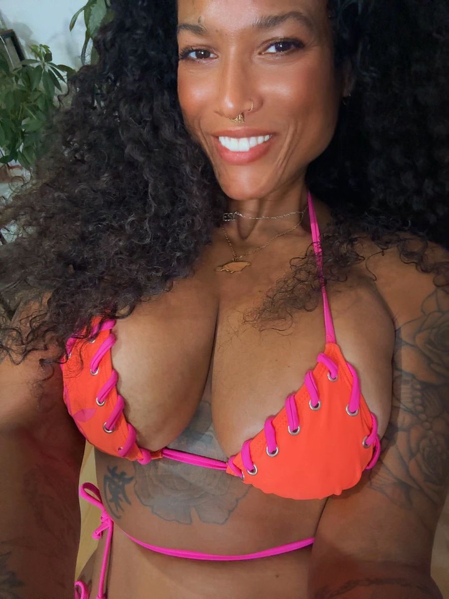 Stephanigym's tweet photo. Want them in your face? https://t.co/X7zjFYufku