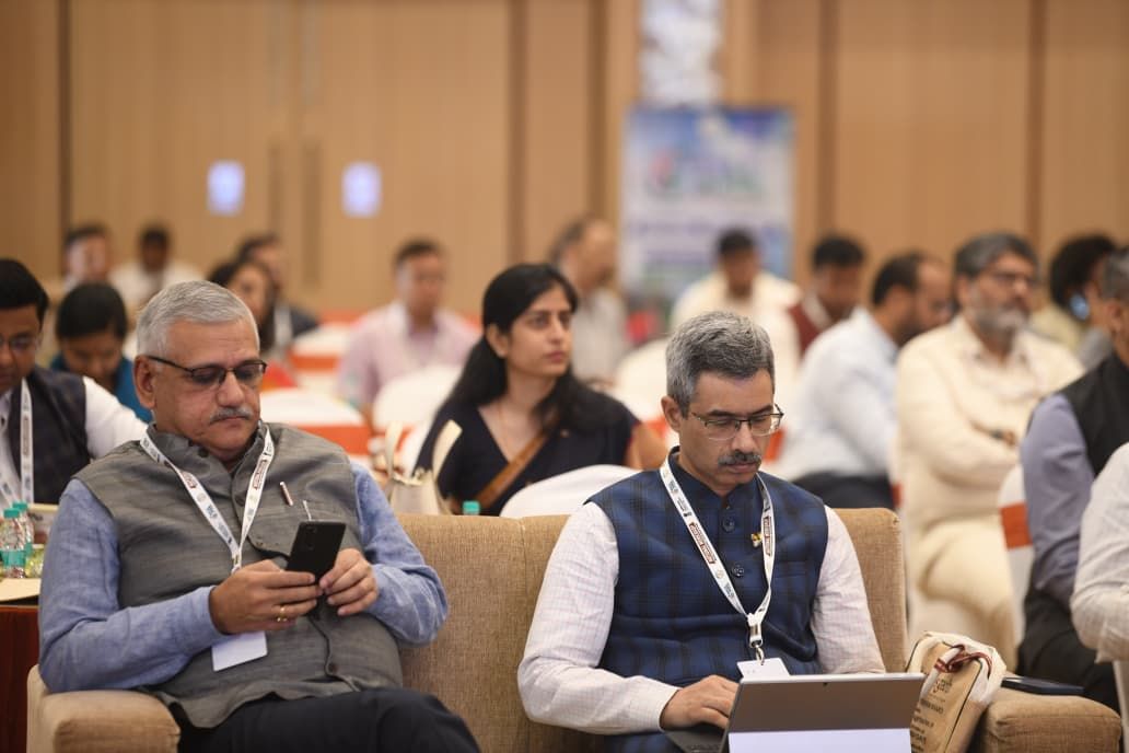 BastarDistrict's tweet photo. जगदलपुर में आयोजित राष्ट्रीय सहकारिता समीक्षा सम्मेलन में पांच वर्षीय रणनीतिक रोडमैप, PACS विस्तार, वित्तीय सहयोग, सहकारी बैंकिंग के आधुनिकीकरण और राज्यों के सफल जिला मॉडल्स पर मंथन हुआ। अगले 2–3 वर्षों में लगभग 95 हजार नई PACS के गठन का लक्ष्य रखा गया।
#SahkarSeSamriddhi #Bastar https://t.co/jSU5FB3uMc