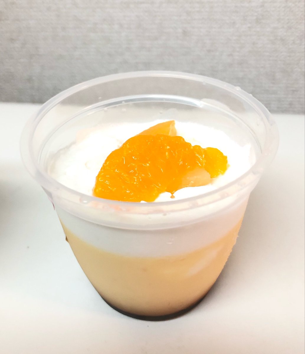 maiu_9's tweet photo. ふふ、今日はクリームのったプリンも食べちゃおー。 https://t.co/HtaSWocu7Y